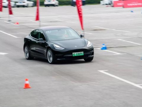 原来，“电动车只能崩直线”是彻头彻尾的偏见