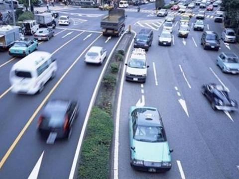 车主：车损险买不买？老交警：城市开车不必买，买这3种已足够！