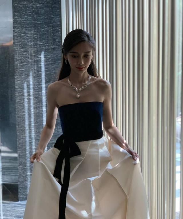 Angelababy礼服深v,angelababy礼服写真 angelababy广告花絮照曝光!苍翠绿深v礼服秀身材比精修图还美