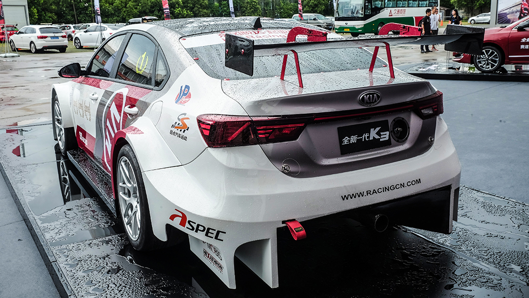 开着12.58万的亲民轿车狂飙了一把!实在太可怕了