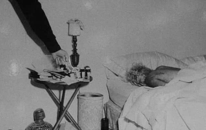 1962年玛丽莲梦露死亡现场罕见旧照,一代著名女星裸死
