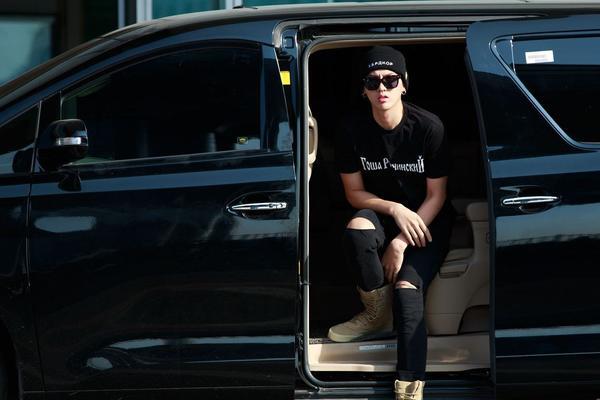 吴亦凡恋情 只有我关注吴亦凡开的车，而不是女友？