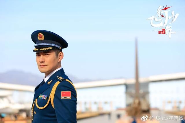 《飞行少年》《空降利刃》两部空军题材电视剧亮相荧屏