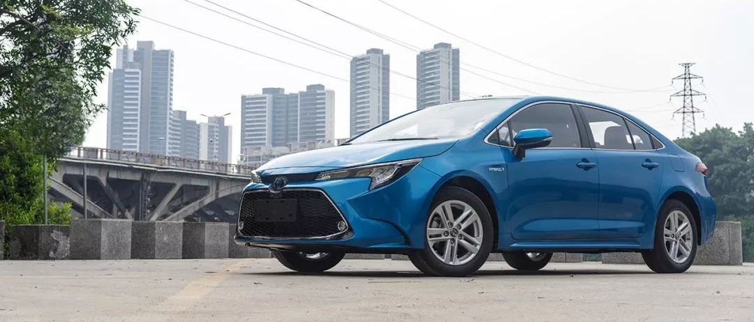 编辑试驾日常：当日系黑遇上全新雷凌双擎