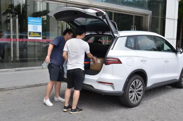 轱辘试驾|宋Pro DM开起来是性能车,坐起来是豪华车