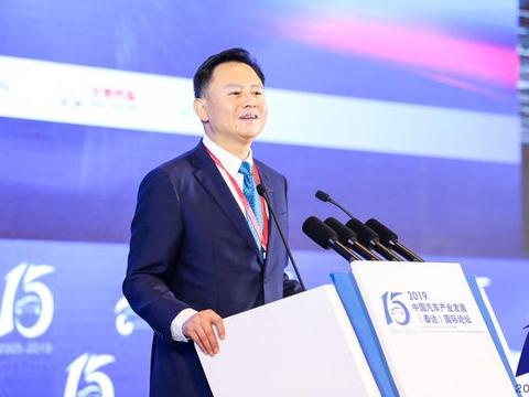 站在红旗月销过万的高度上，徐留平信心十足，明年挑战20万辆目标