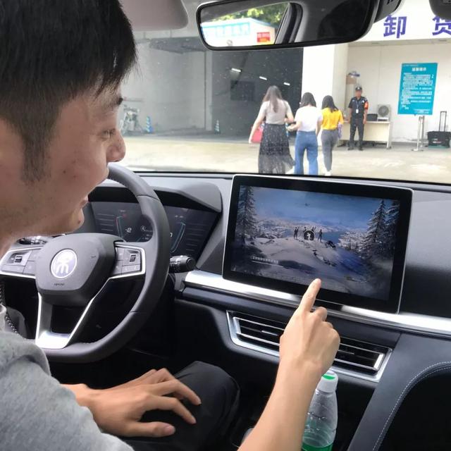 轱辘试驾|宋Pro DM开起来是性能车,坐起来是豪华车