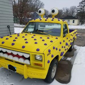 从建在汽车上的房子到小鸡车 网友分享最奇怪的汽车改装