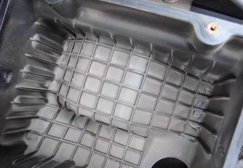 教你自己动手更换空滤!轻松省下100多块!