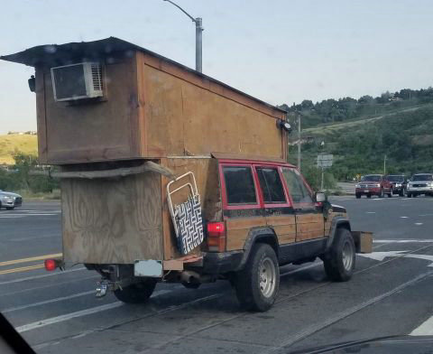 从建在汽车上的房子到小鸡车 网友分享最奇怪的汽车改装