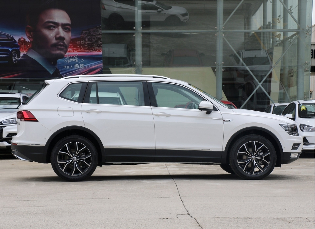 二师兄玩车 | 情怀VS信仰,红旗HS5与途观L之间有多大的差距?