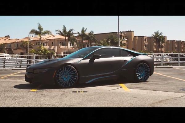 科技感十足的电动车——BMW I8，被誉为最强买菜车，你怎么看