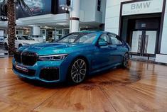 新宝马760Li，高配看来就是在屏了