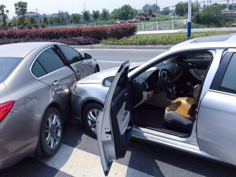 车险还在买全保？其实只买这3种基本够用了，别再因不懂而吃亏