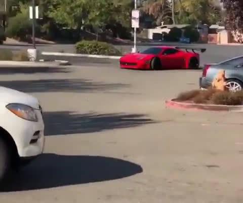 汽车视频：能合法上路的法拉利458 GT3