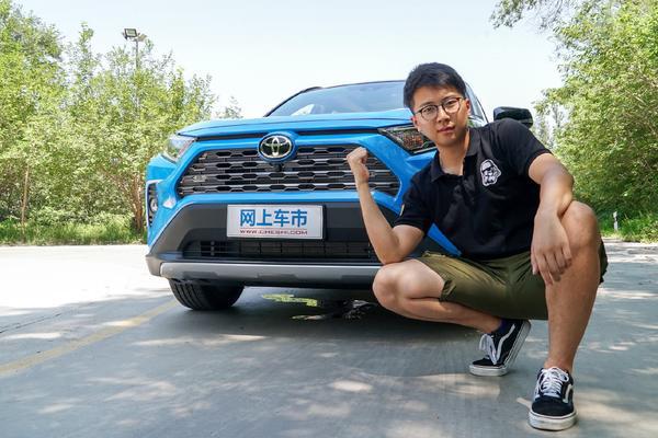 全新RAV4荣放实拍 文艺青年变身豪放“硬汉”