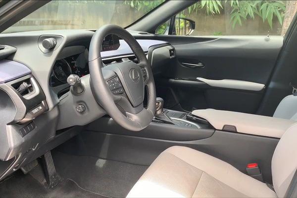 雷克萨斯UX内饰里边长了两“羊角”