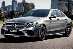 奔驰新C级，这回不看内饰，先听听这油耗，就知道宝马3系又悬了