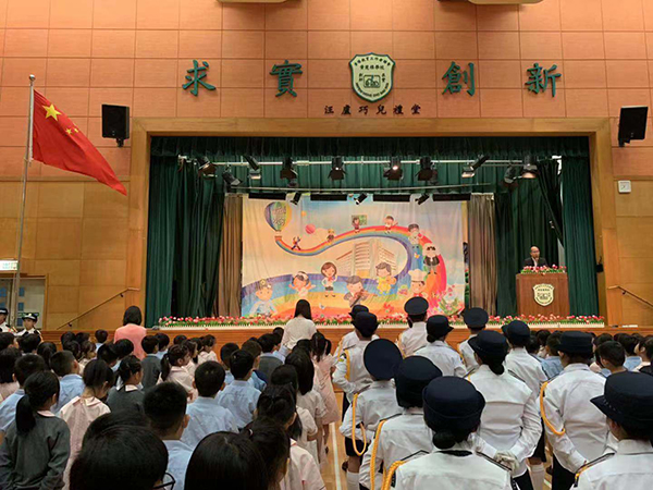 9月2日，黄楚标学校开学前活动现场，校长黄锦良发表讲话。