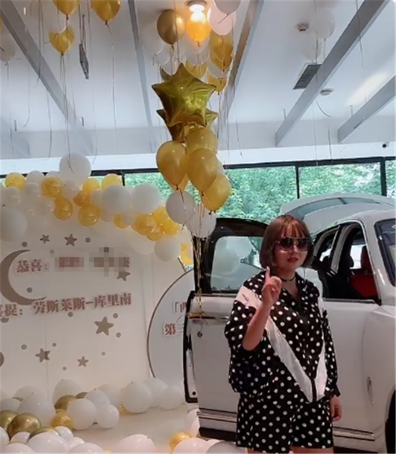 又一台库里南被提,车价610万,全车“象牙白”,女车主90后
