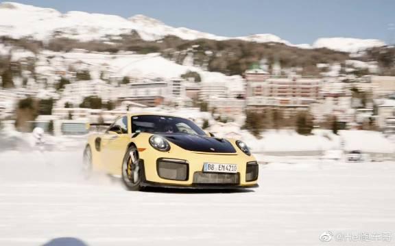 用保时捷在冰湖上滑雪是怎样一种体验？