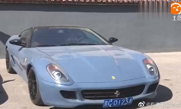 京城的“顺子”车牌法拉利，有钱就是任性，太帅气了！