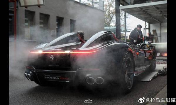 新的法拉利蒙扎SP1和SP2启动声音和装载到卡车!