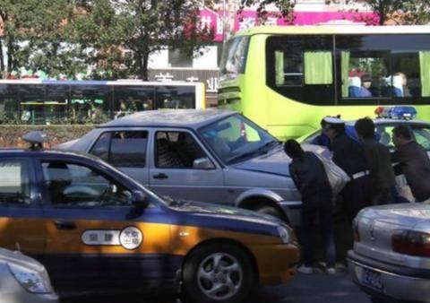 为啥全款买车4S店还非要你买它的保险？可不单单想赚你的保费