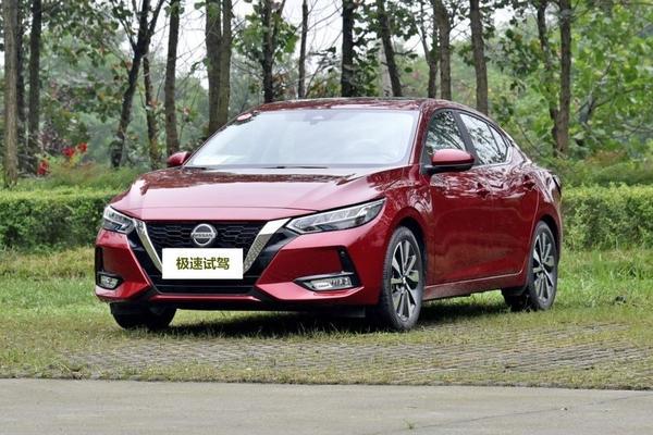 试车Vlog|十五万的预算，日产轩逸与大众朗逸，哪款居家更合适？