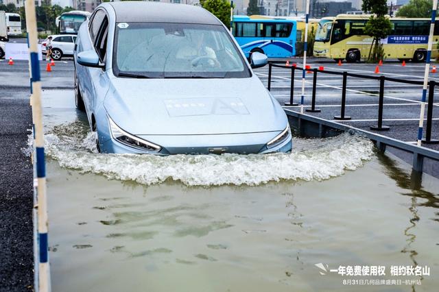 涉水400mm行驶无压力，NEDC续航500km，几何A长续航版17万起售