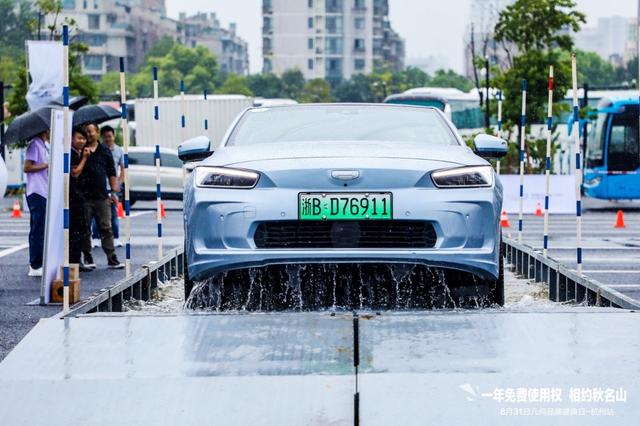 涉水400mm行驶无压力,NEDC续航500km,几何A长续航版17万起售
