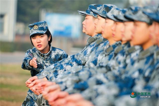 退伍季丨快看这些漂亮女兵着戎装的样子