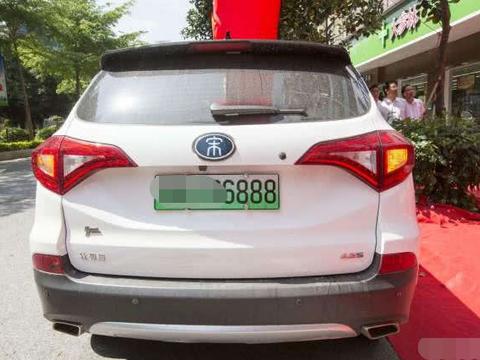 一场雨，终于撕开新能源车的“丑面具”，5年油钱白省了！