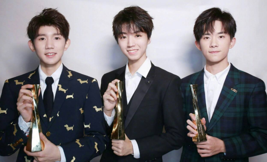 同样去伯克利读书,王源获保镖开道粉丝送机,钱正昊却自己推行李