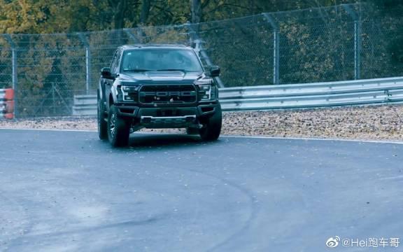 福特 F150 猛禽皮卡漂移横走纽博格林赛道