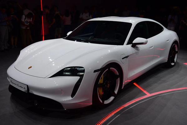 保时捷首款电动车Taycan终于发布并上市了