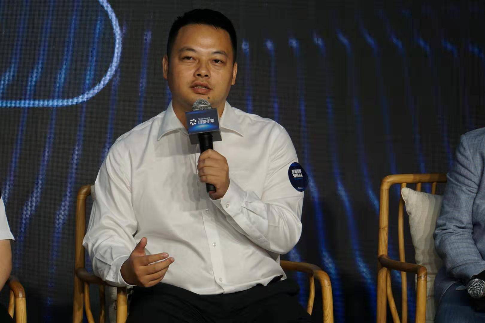 鱼与熊掌必须得兼!车企大佬激辩下半场何以致胜 鱼与熊掌必须得兼!车企大佬激辩下半场何以致胜