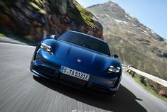 保时捷Taycan的设计还是挺保时捷，越看越顺眼