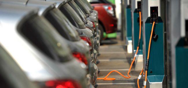 财政部预警供应链断裂风险 新能源汽车加速去“空心化”