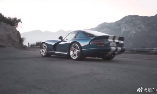 自带灯光效果，兰博基尼超跑游街