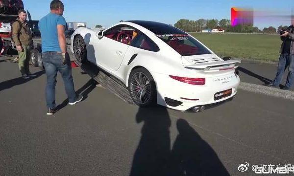 保时捷911提速到底有多快？一脚油门踩到底你就知道了