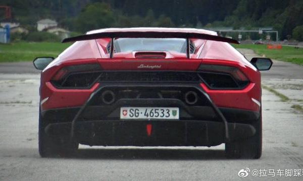 兰博基尼Huracan性能去阻力赛车与保时捷GT2 RS