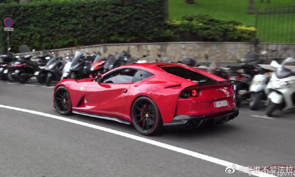 法拉利Ferrari812Superfast炸街，帅就一个字啊。