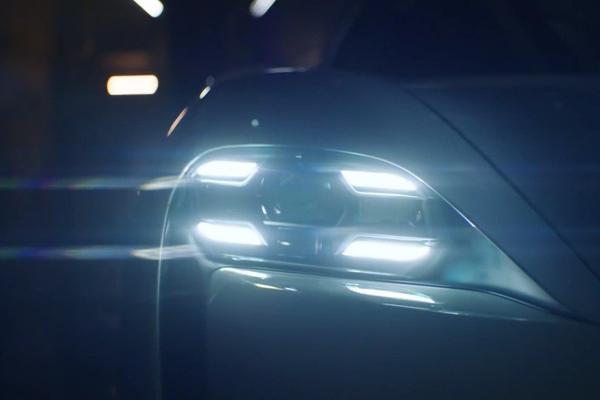 保时捷首台纯电跑车Taycan亮相