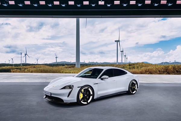 电动领域新纪元 保时捷Taycan全球首发