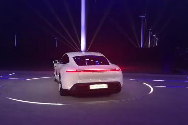 保时捷Taycan发布，预售149.8万起，2.8秒破百！