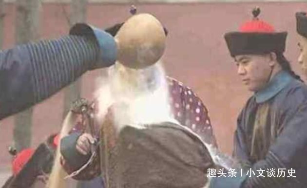 康熙王朝:为什么苏麻喇姑被活埋时,太监们要往她头上倒石灰粉?