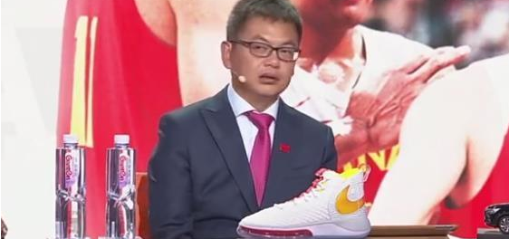 苏群：中国篮球无地自容，杨毅：这夜中国篮球倒退十年。你怎么看