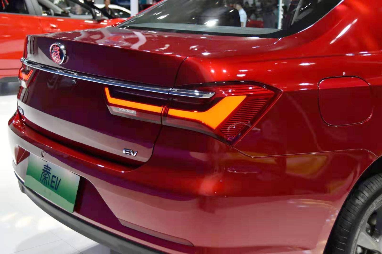 比亚迪秦EV于成都车展开启预售，预售13.98-14.68万