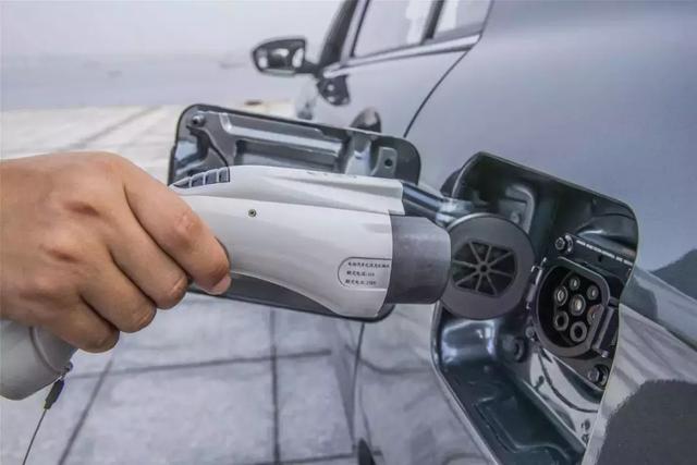 花40多万买Model 3,还不如用20万买这台本土电动车更有价值